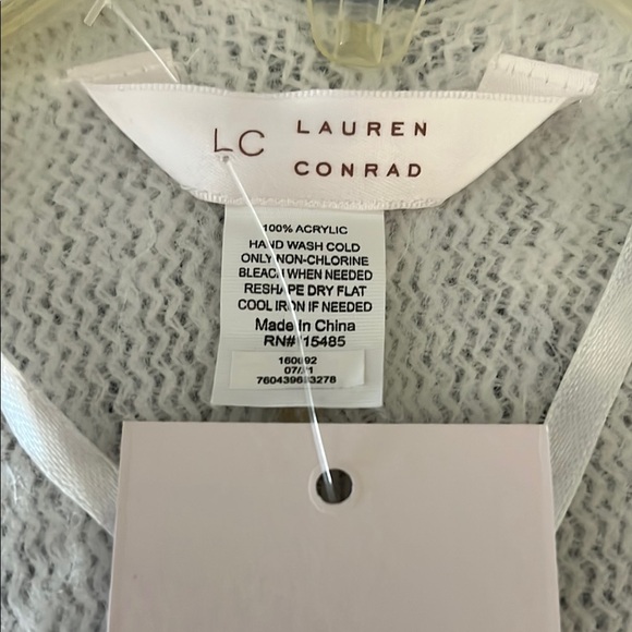 LC Lauren Conrad Cream Cape with Fringe NWT - Picture 4 of 5